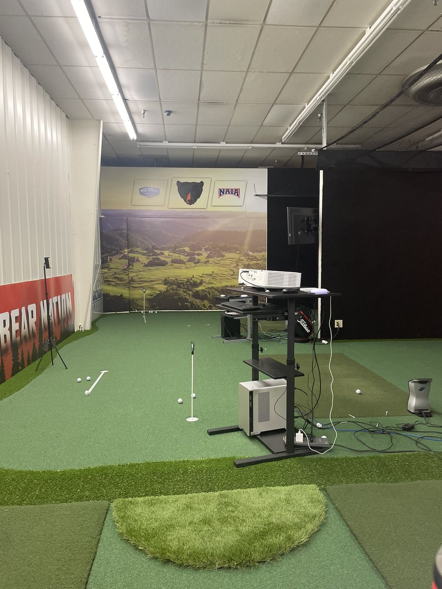 upike_mgolf's tweet photo. Snow problem is no problem thanks to our wonderful indoor facility! Nothing like walking in from the cold weather to practice shots on one of our two sim bays at a sunny course, maybe a nice round at Pebble Beach, putting practice, or even hanging out in our lounge area! 🐻 https://t.co/PoLvU7Cmg7