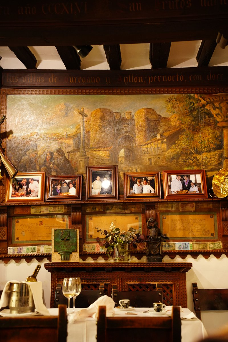 Si los comedores de El Mesón de Cándido pudieran hablar, nos contarían mil historias. ¡Ven y escribe la tuya!

⭐⭐⭐

📍 Plaza del Azoguejo, 5 #Segovia #MesónDeCándido 
📱 921 42 59 11