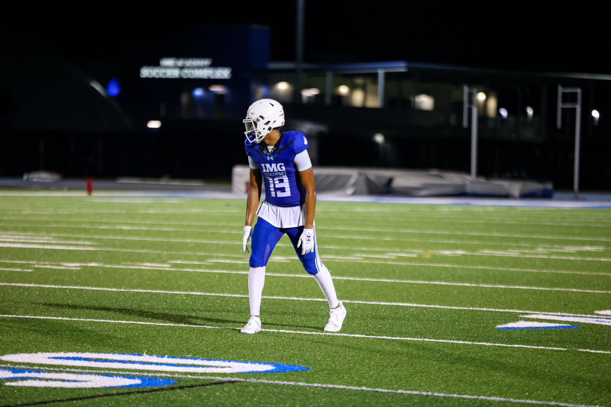 Go Check out My Sophomore Season Highlights!

6’3 190lbs!

hudl.com/video/3/218430…