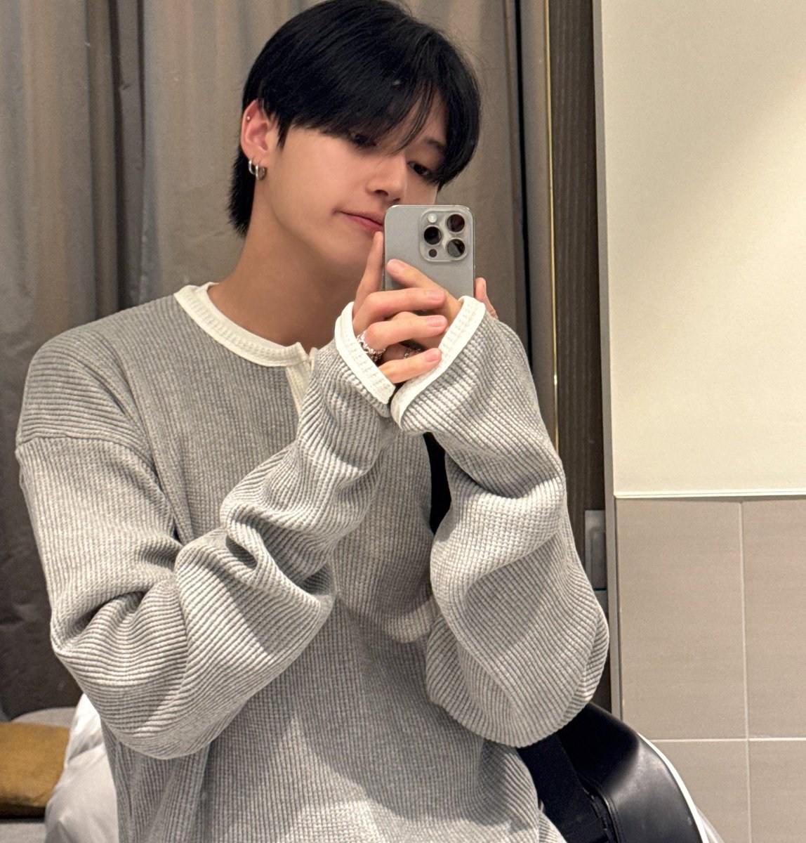 I promise you ,no matter how many time i repeat it my futur is you 
In a veil of light i will hug you so tighlty 
That you shine like a bride
open.spotify.com/track/3aAnwyBJ…