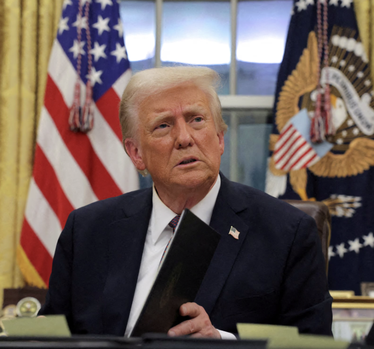Crypto_and_co's tweet photo. Rex Shares &amp; Osprey Fund visent les investisseurs crypto avec du lourd ! 💥 

Ils déposent des demandes à la SEC pour des ETF Bitcoin/Ethereum spot... mais aussi pour des memecoins comme le DOGE, le BONK et même le TRUMP ! 🐕📈 #CryptoNews #ETF https://t.co/KQJ6zApmx6