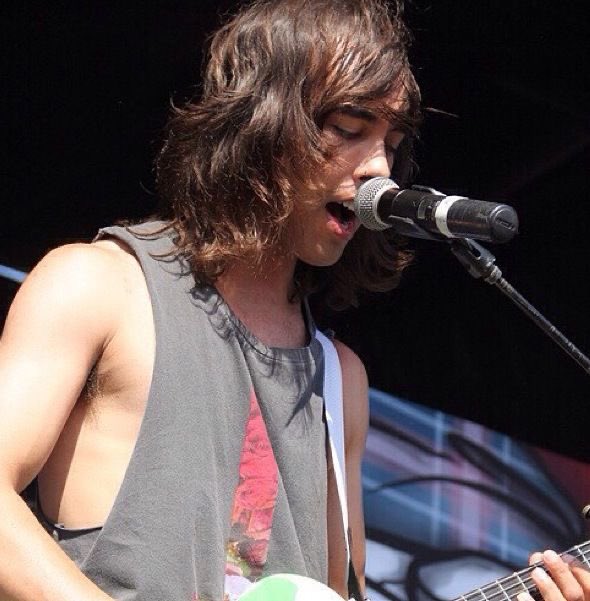 hourly vic fuentes 👰‍♀️ (@hourlyvic) on Twitter photo 