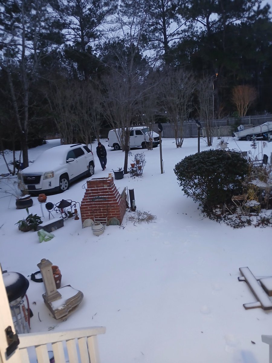 SuzyTotten's tweet photo. Snow! In South Carolina. 
I'm coastal, so this is a lot of snow for us 😆 🤣 https://t.co/NucgtAEeUD