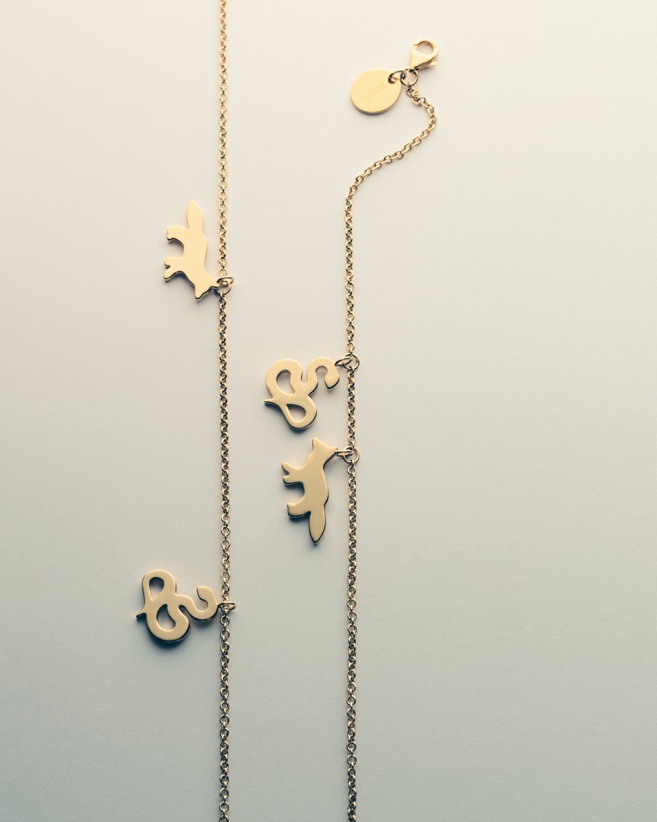 Maison Kitsuné collaborates with Hanoia to create a limited edition collection of jewelry and lacquerware boxes, to celebrate Year of the Snake.
#MaisonKitsune #MaisonKitsunexHanoia