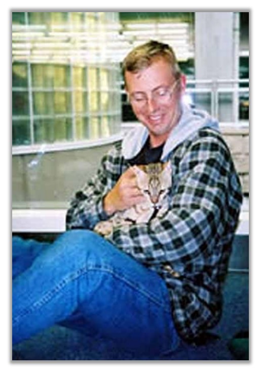 TaraRoss's tweet image. On or around this day in 2004, a U.S. soldier works to take his war animal home. Pfc. Hammer wasn’t your typical war animal. Instead, Hammer was a tabby Egyptian Mau cat who had been supporting our soldiers in Iraq ever since he’d been rescued as a kitten.

/1 of X  Thread 🧵👇