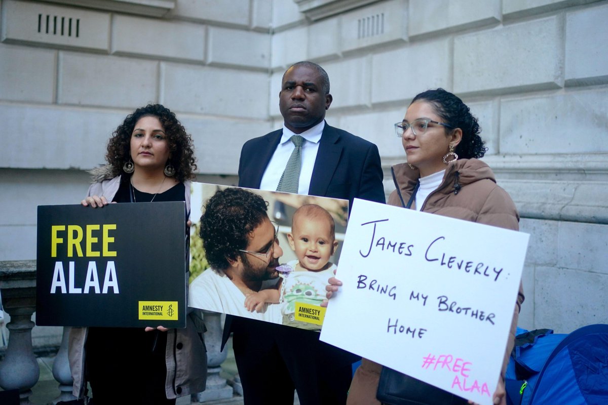 It's just been announced that David Lammy is going to visit Egypt tomorrow.

Laila: “He should bring Alaa back with him on the plane and reunite him with his son”   

Urgent press release here: freealaa.net/press-releases

[photo is from 2022]