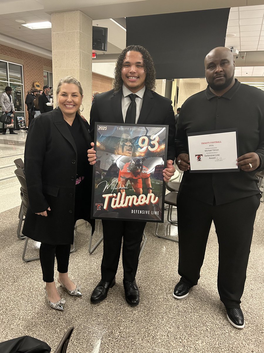 Michael D Tilmon (@michaeltilmon93) on Twitter photo #AGTG I am blessed to be Awarded Defensive Of Lineman of The Year‼️
Thank Mom and Dad for helping me with this process!
<a href="/IAR2_Football/">TrinityTrojanFB</a> <a href="/RecruitTrinity/">Trinity Trojans Football Recruiting</a> <a href="/UTEPCoachCJones/">Chris Jones</a> <a href="/_CoachZo_/">Lorenzo Jackson</a> <a href="/Matt_Ungie/">Matt Ungashick</a> <a href="/CoachTyWarren/">Coach “Ty” Warren</a> <a href="/CoachThibbs/">Calvin Thibodeaux</a> <a href="/JasonMartinezz/">Jason Martinez</a> <a href="/CoachZFitch/">Zarnell Fitch</a> <a href="/andrewcobus/">Coach Cobus</a> <a href="/coach_ikeDL/">coach Ike</a> #AGTG I am blessed to be Awarded Defensive Of Lineman of The Year‼️
Thank Mom and Dad for helping me with this process!
<a href="/IAR2_Football/">TrinityTrojanFB</a> <a href="/RecruitTrinity/">Trinity Trojans Football Recruiting</a> <a href="/UTEPCoachCJones/">Chris Jones</a> <a href="/_CoachZo_/">Lorenzo Jackson</a> <a href="/Matt_Ungie/">Matt Ungashick</a> <a href="/CoachTyWarren/">Coach “Ty” Warren</a> <a href="/CoachThibbs/">Calvin Thibodeaux</a> <a href="/JasonMartinezz/">Jason Martinez</a> <a href="/CoachZFitch/">Zarnell Fitch</a> <a href="/andrewcobus/">Coach Cobus</a> <a href="/coach_ikeDL/">coach Ike</a>