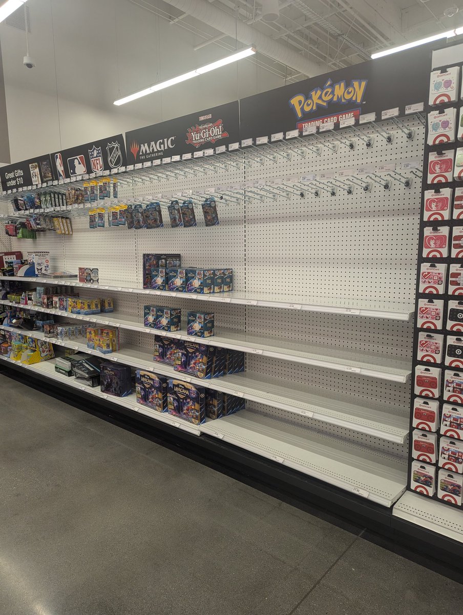 alpokeonly's tweet photo. El Monte target still empty this morning @LA_PTCGRestock @SFV_TCGRestocks https://t.co/NAoBvFO0IV