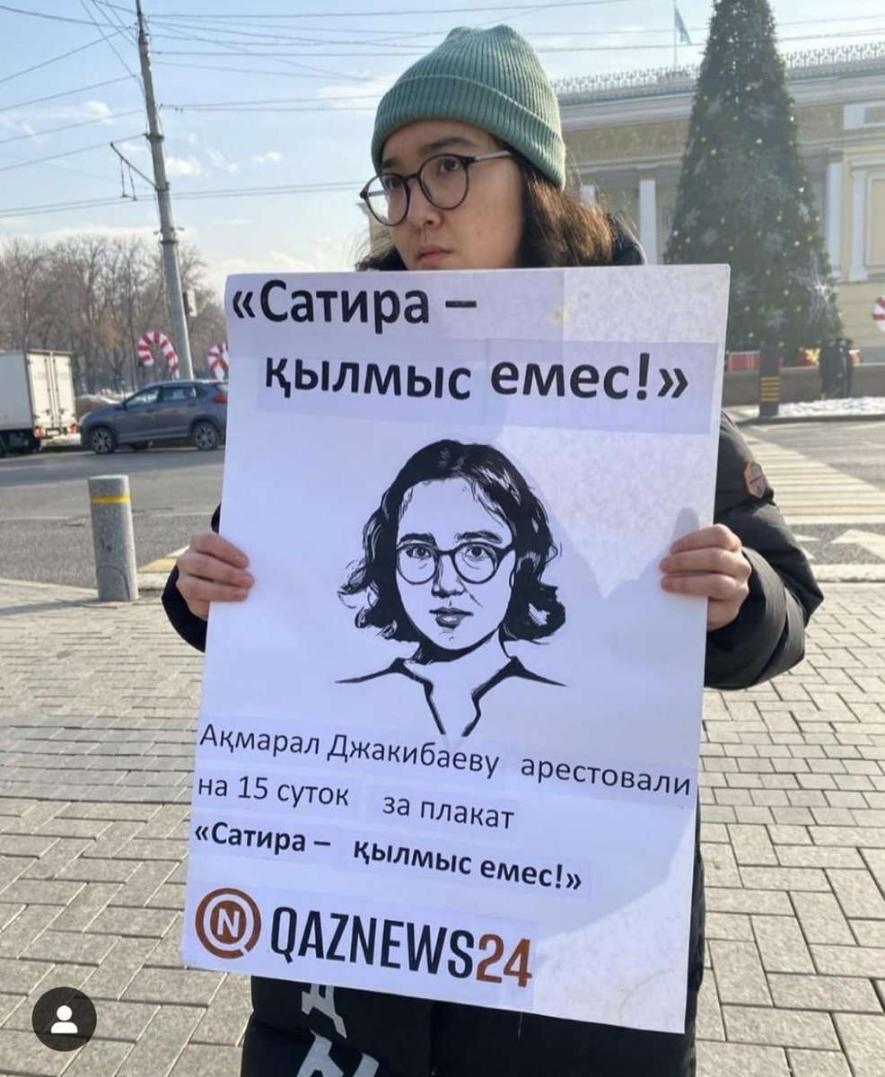 Veritas_kz's tweet photo. 1/2
January 21, 2025 #Almaty.
Akmaral #Dzhakibayeva, an activist of the Oyan, #Kazakhstan movement, went on a solo picket in support of the author of the satirical public page Qaznews24, Temirlan #Yensebek, who was arrested for two months.
#ActivistsNotExtremists @SLagodinsky https://t.co/WMkXnkcluZ
