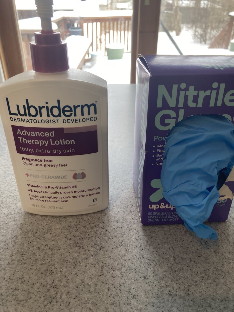 gingertreshall's tweet photo. The only reasons there is any skin left on my hands.
WTAF with this cold?? 🥶 https://t.co/bRm9BZl1DW
