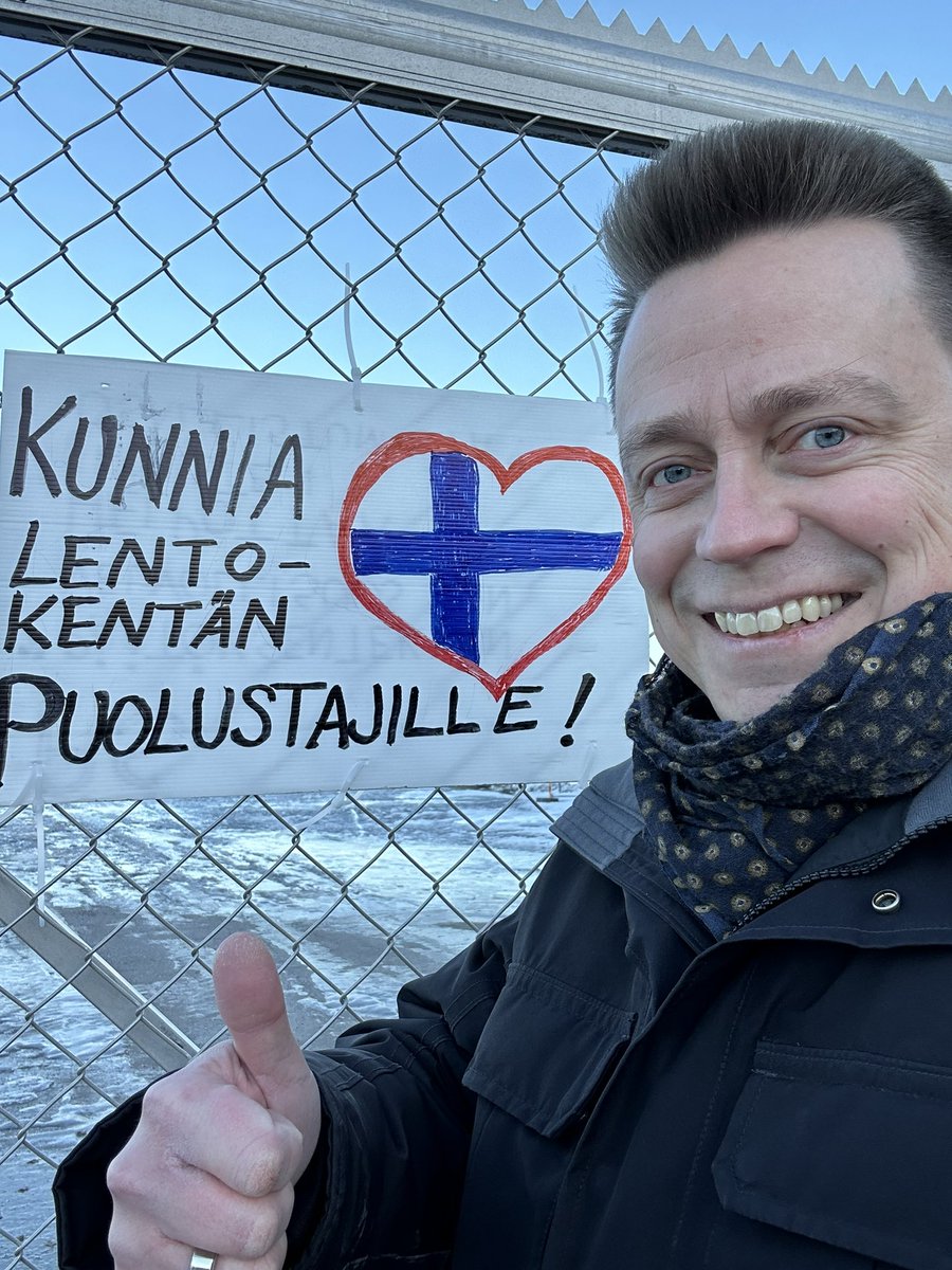 AtteKaleva's tweet photo. Kun tulin politiikkaan 2014 annoin äänestäjilleni vaalilupauksen: äänestän aina Malmin lentoaseman puolesta. Sen lupauksen olen pitänyt, ajoittain hyvinkin kovaa ja jopa epäasialliseksi äitynyttä painetta vastaan.
Kenttä pitää palauttaa takaisin ilmailukäyttöön. Sitä puoltavat kaikki järkisyyt: sähköinen lentäminen on jo tätä päivää, kentän kulttuurihistoriallinen arvo on valtava ja ilmailutoiminnan ylläpitämä 100 hehtaarin yhtenäinen niittyalue on koko eteläisen Suomen mittakaavassa täysin poikkeuksellinen.
Kävin Malmin lentokentällä kuvaamassa videon Malmin Lentoaseman Ystävien aktiivien kanssa.
Taistelu Malmin puolesta jatkuu!