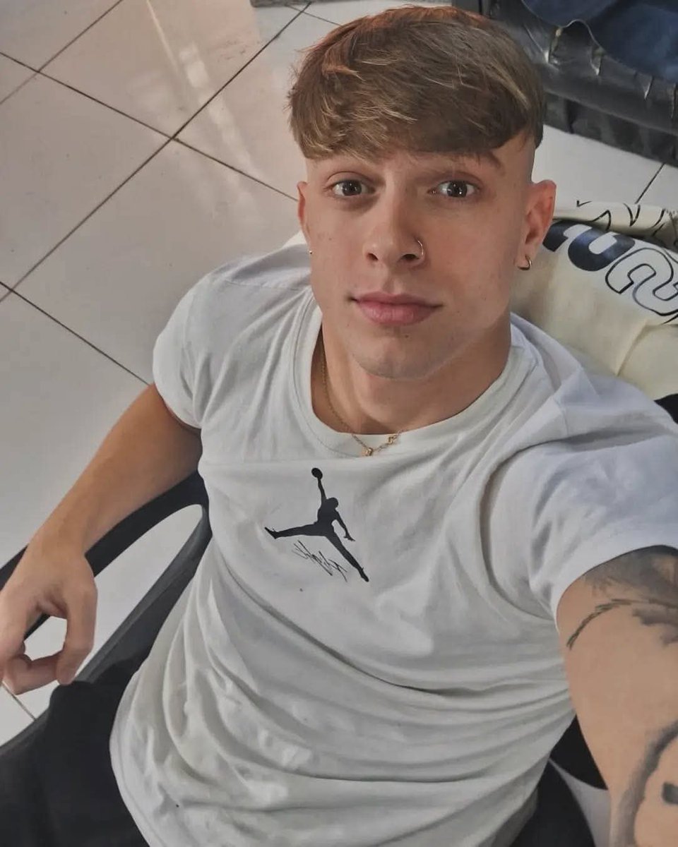 ESTE ES AGUSTÍN LOPEZ, EL ASESINO HDP QUE ANOCHE MATÓ CON SU AUTO A UNA MAMÁ Y SU HIJA EN UN ACCIDENTE EN ROSARIO. 
VIRALIZAR EN TODAS LAS REDES.