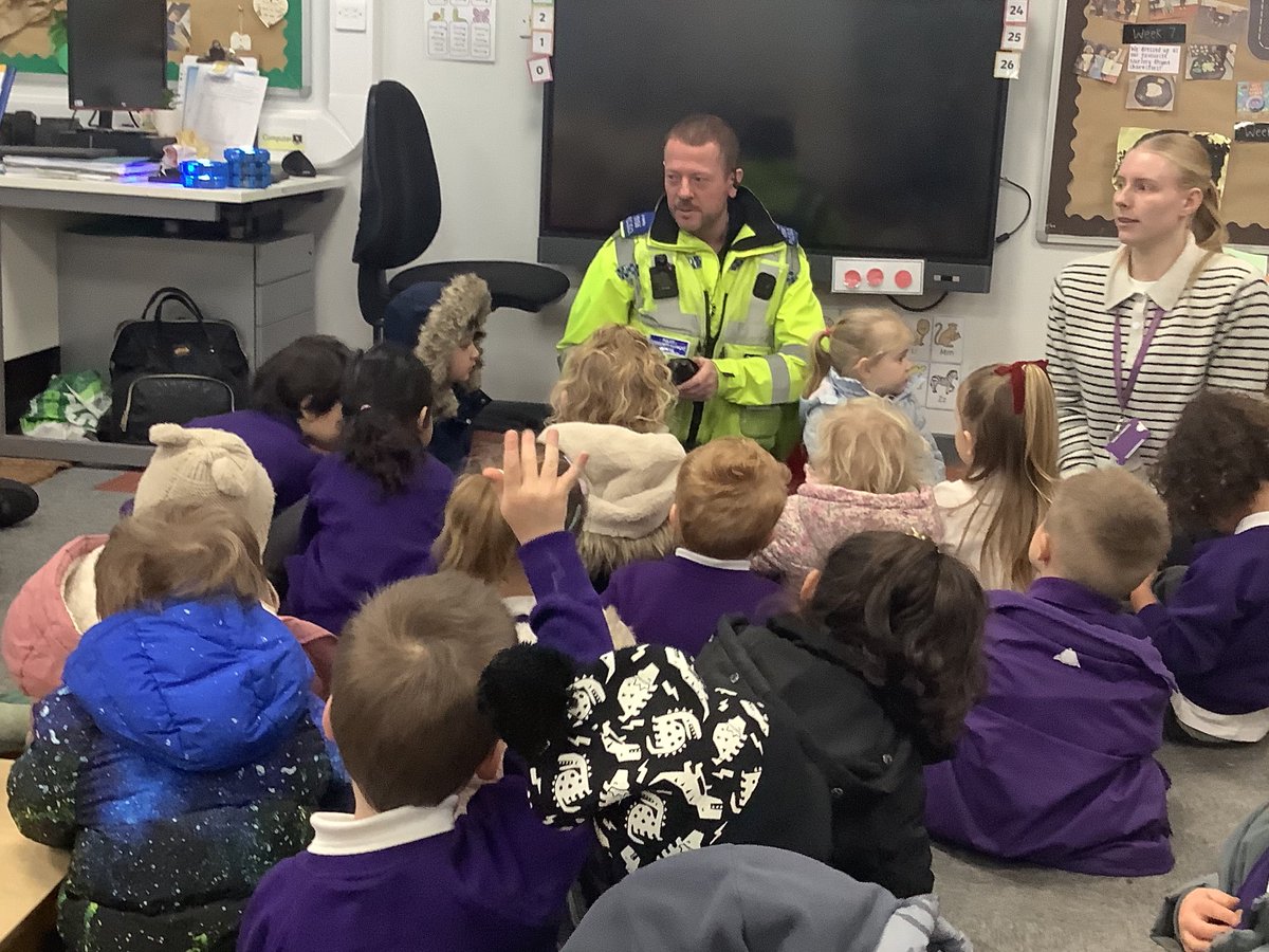 Our Squirrels class (Nursery) are learning all about ‘People who help us’ this term.
This week they received a visit from our local police officers 👮‍♀️ 👮‍♂️.  
They discussed their important job role, and showed Squirrels some of their equipment needed to keep  people safe.