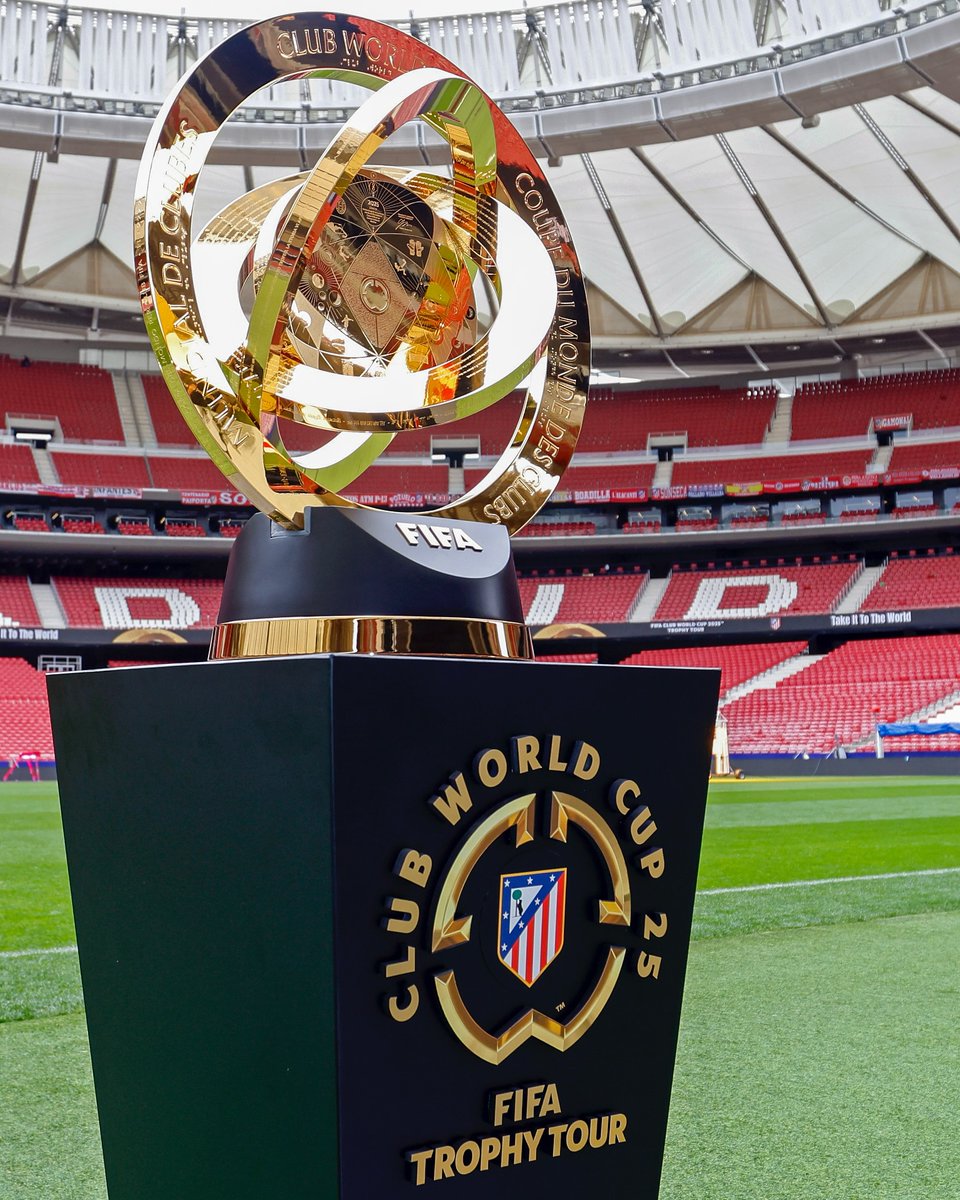 SC_ESPN's tweet photo. El gran trofeo del nuevo Mundial de Clubes, presente en el estadio del Atlético de Madrid. Se da en el marco del viaje que está realizando por las sedes de los 32 equipos participantes.

📸 @Atleti https://t.co/rALUYxABkU