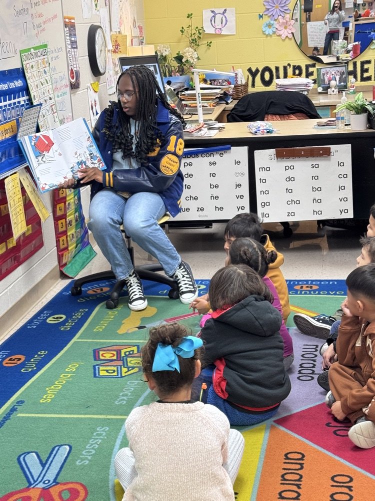 SchertzES's tweet photo. A huge thank you to the Clemens Softball Team for visiting our PK-1 classes today! The students loved having you read with them, and you brought so much energy and fun to PE! We appreciate your time and enthusiasm. A couple of players are also former Panthers! 🐾💚 https://t.co/XqNiJ7nXqb