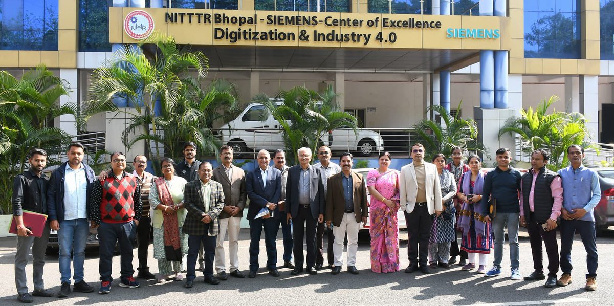 nitttrbpl's tweet photo. #NITTTRBhopal एवं #IGRMS के बीच अकादमिक, सांस्कृतिक एवं भारतीय ज्ञान परंपरा पर परस्पर सहयोग हेतु MoU साइन हुआ। https://t.co/lz19mv88WG