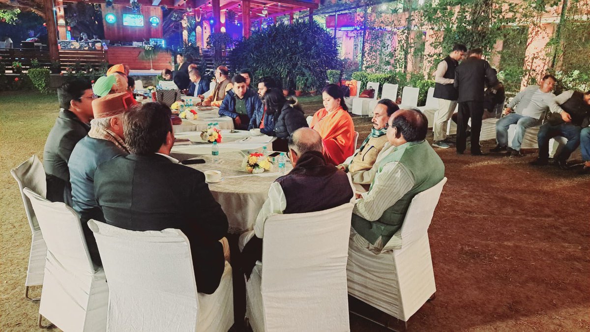 LalSinghArya's tweet image. दिल्ली विधानसभा चुनाव में अनुसूचित जाति बाहुल्य विधानसभा में प्रचाररत अनुसूचित जाति वर्ग के प्रमुख नेतागणों से चुनाव के संबंध में
महत्वपूर्ण विचार-विमर्श किया।
 इस अवसर पर केंद्रीय संगठक आदरणीय श्री @v_shrivsatish जी, महामन्त्री श्री @MpDrBholaSingh जी,पूर्व केंद्रीय मंत्री श्री…