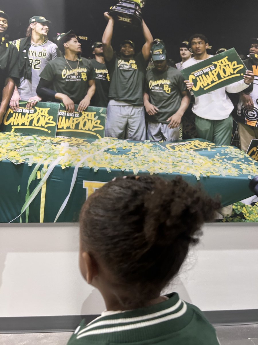 MarkVitalJr's tweet photo. Daddy/ Daughter Experience 💕

Her First Baylor Game 💕 https://t.co/prnLCWzYf7
