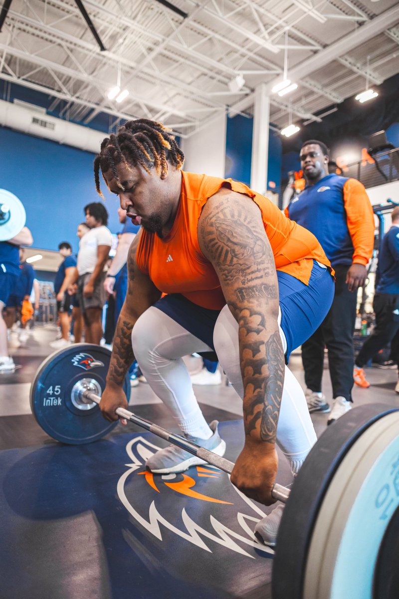 Back like we never left 💪😎

#210TriangleOfToughness