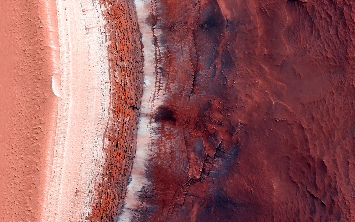 curiositydotcom's tweet photo. Can you guess what you're looking at?👀

It's Mars! 

Hear all about recent atmospheric studies and the answers they may provide to big Earth-related questions now on #CuriosityWeekly: https://t.co/EqgPULB5ml

📸: Roberto Machado Noa

#Mars #Space #spaceexploration #NASA https://t.co/6jRmAXobMs