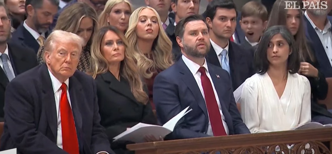 La esposa de JD Vance viendo a Trump y preguntandose si le quitarán la ciudadanía por ser hija de padres hindúes