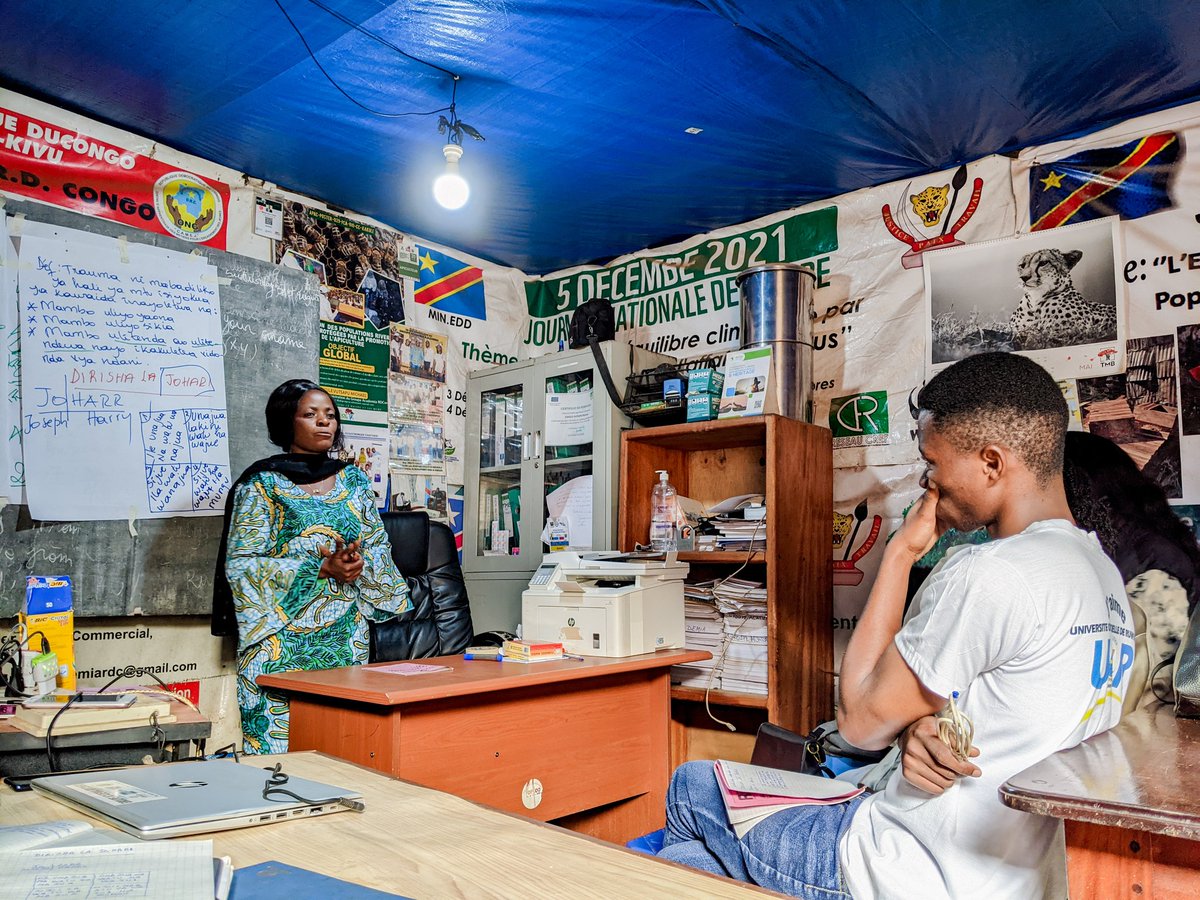 DrcHroc's tweet photo. Ce Mercredi nos facilitateurs ont réuni 50 personnes à Butembo et Lubero où ils tiennent les ateliers de Base sur la guérison du traumatisme. Q
Nous initions la communauté à la connaissance des blessures intérieures et la manière de le prendre en charge.
#traumahealing
@mccpeace https://t.co/bnYTh0roxN