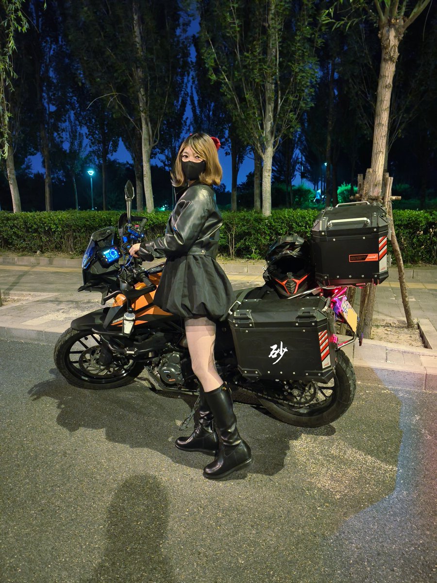 🏍️突突突，今晚有追尾砂老师的同学吗？～♥

#伪娘 #变装 #女装子 #女装外出 #女装娘 #扶她 #反差 #人妖 #伪娘外出 #伪娘日常 #男の娘 #变装cd #丝袜 #连裤袜 #吊带袜 #女装大佬 #cd #ts #crossdress #ladyboy #hemale #cb锁 #贞操锁 #肛塞 #震动棒 #伪娘做爱 #伪娘啪啪 #女装啪啪 #前高 #前列腺高潮 #足交 #footjob