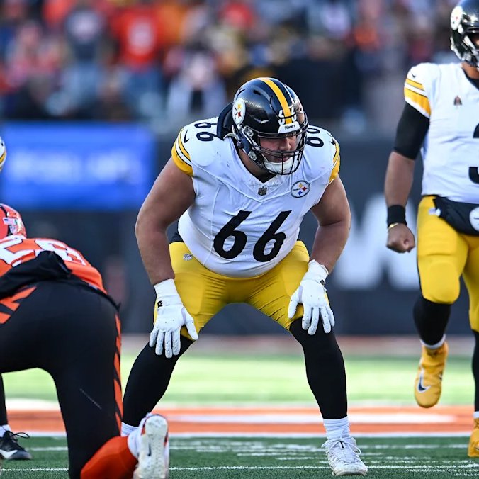 #Steelers OL Mason McCormick in his rookie season:

🟡936 Offensive snaps
⚫️2 Sacks allowed
🟡2 penalties
⚫️21 Total Pressures
🟡63.2 Pass-blocking grade🟩

📸Alysa Rubin