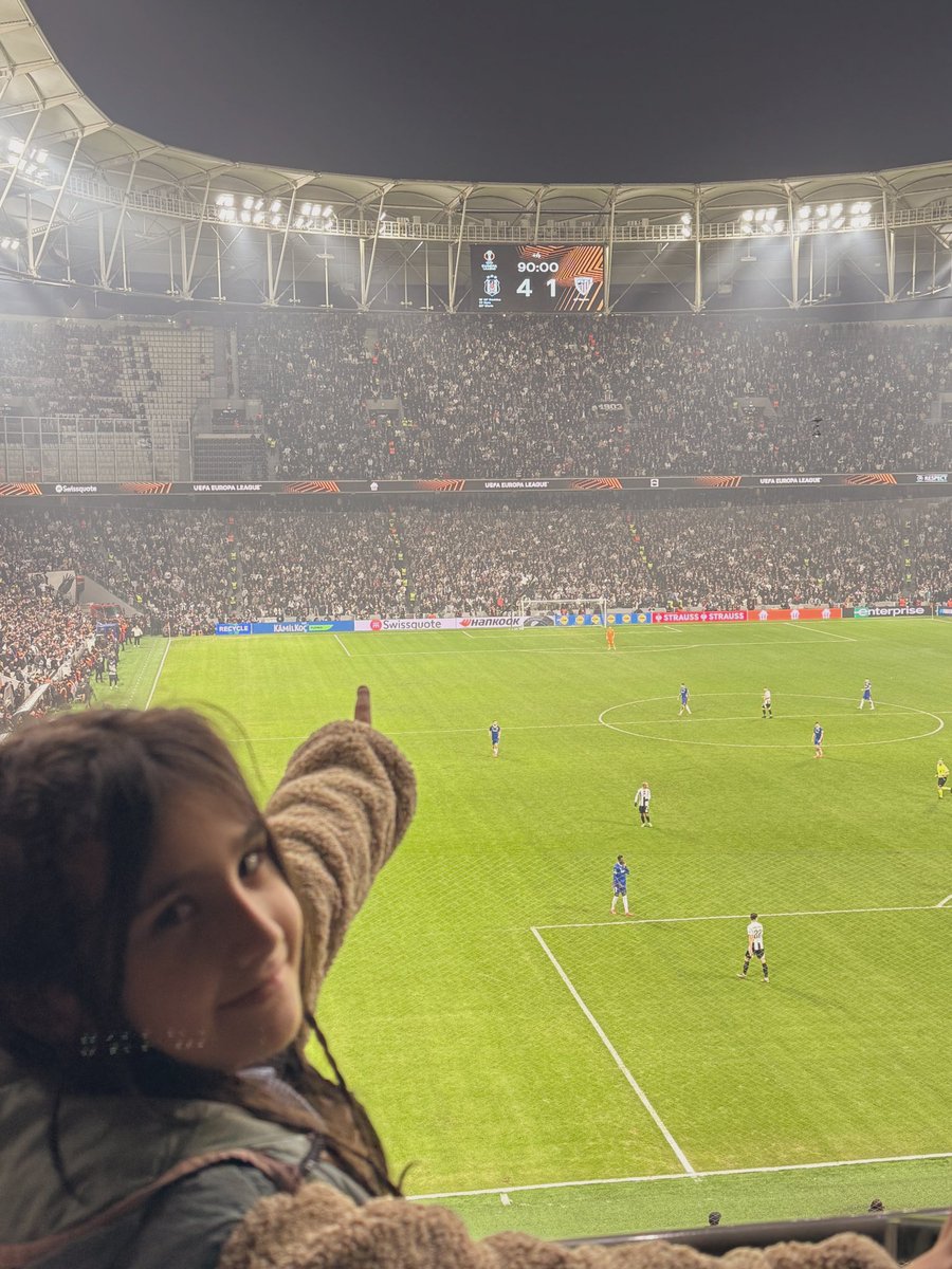 Muratozen1903's tweet photo. Nasıl yeneceksiniz ki? 🦅 @AthleticClub 😁 https://t.co/L3Mot2hmaN