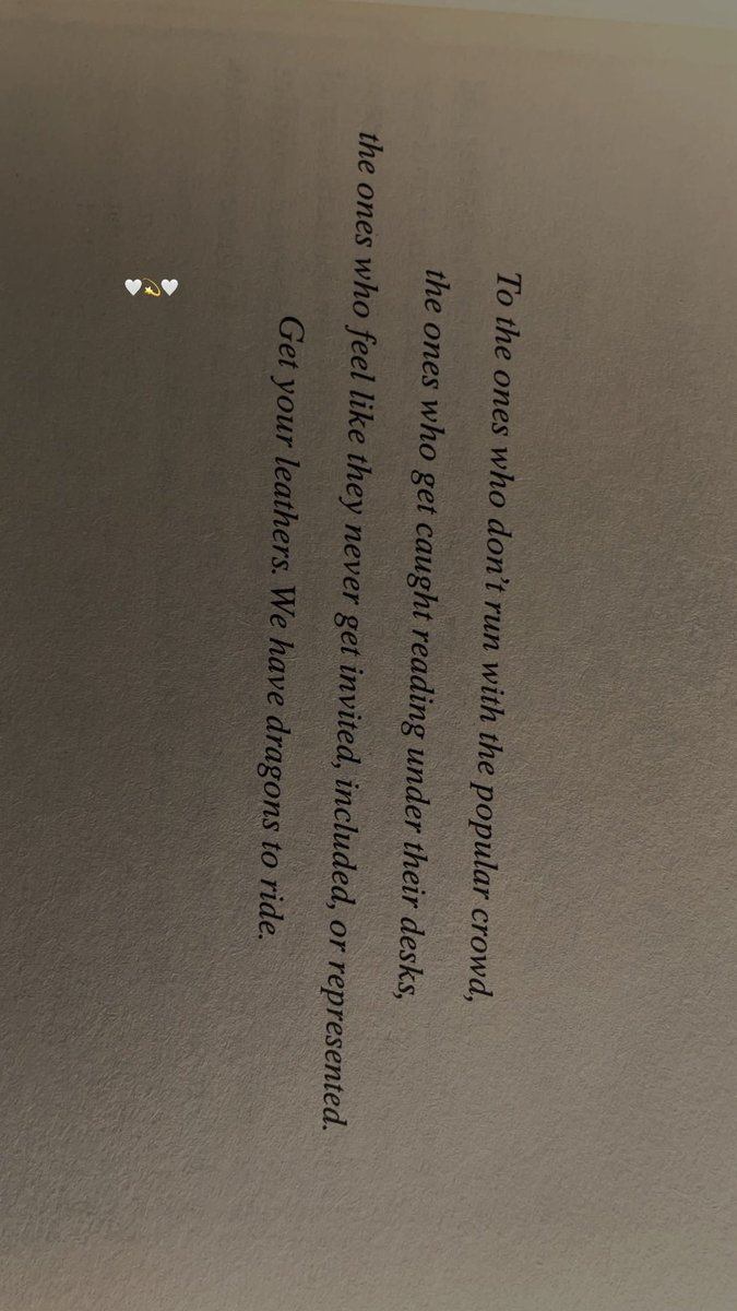 IesjaK's tweet photo. @authorRyarros The writer you are. Dear god. I went from laughing to crying in a matter of seconds, multiple times. 
As always it's been a pleasure reading another one of your absolute masterpieces. 
#OnyxStorm https://t.co/B5x6aOqcDK