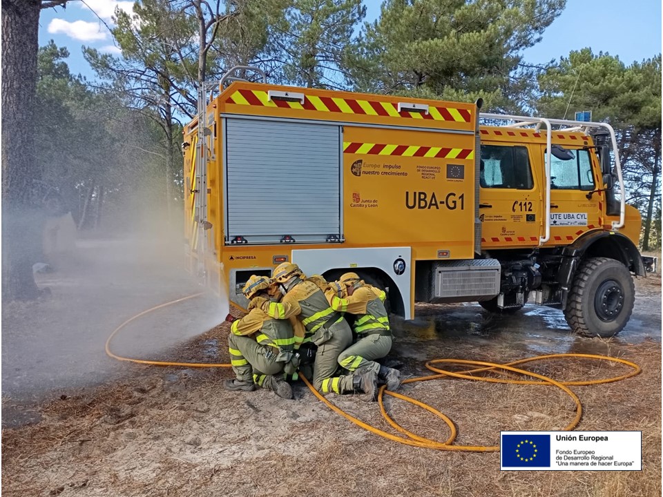 naturalezacyl's tweet photo. En 2024 con financiación #FEDER las 5 #UBAS #INFOCAL han hecho:
- 107 km adecuación pistas y franjas cortafuegos
- 70 ha tratamientos selvícolas
- 133 ha fajas auxiliares y zonas interfaz
- tratamientos sanitarios en 17 zonas
- 121 salidas a #IIFF
- Formación en 159 días https://t.co/LOqEUZE0PJ