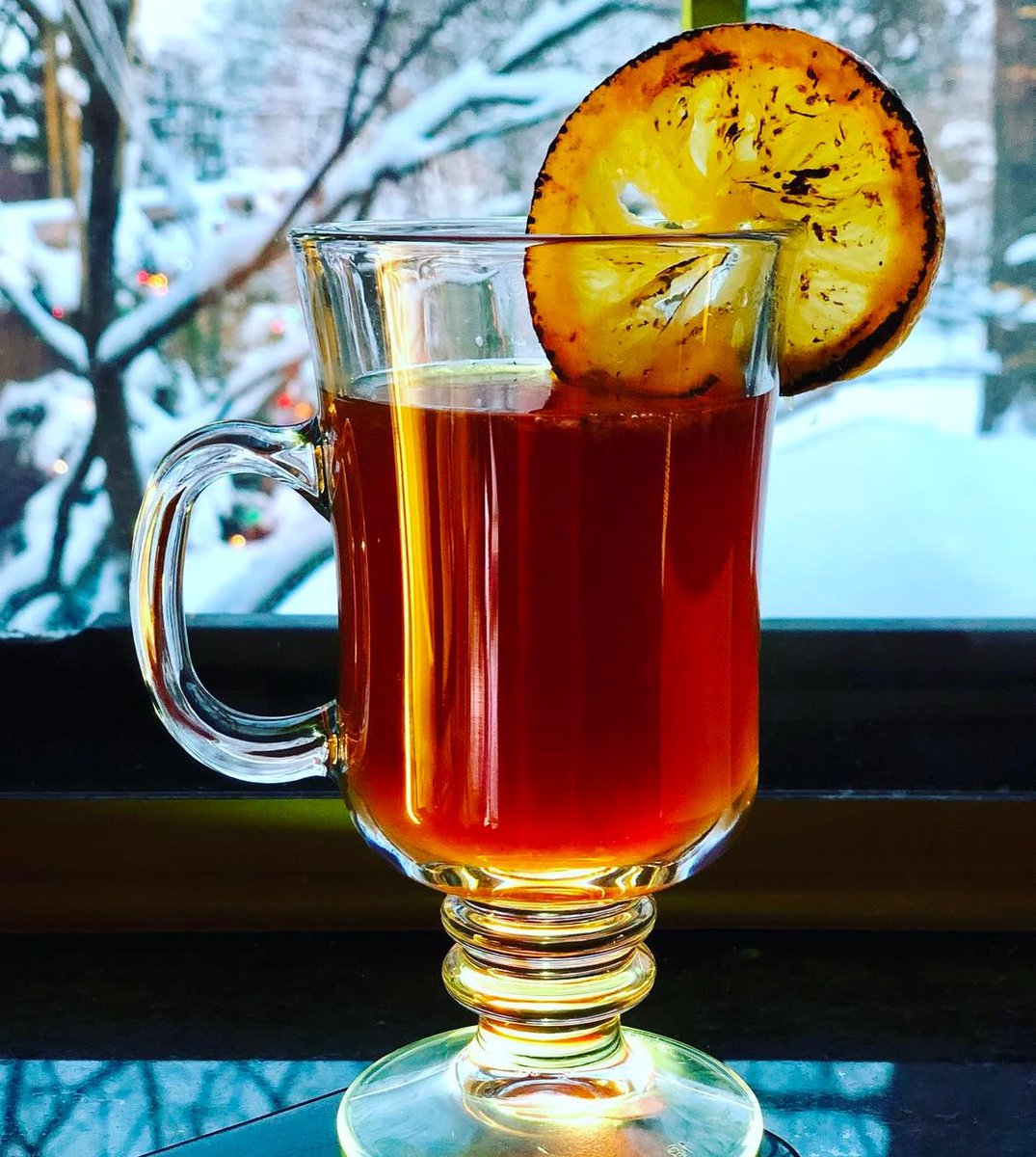 ACPRazzo's tweet image. It’s going to be a cold  day/night - warm up with ‘La Nina’ (recipe adapted from Midwest Living magazine). 

1 oz Amaro Cinpatrazzo 
1 oz Bourbon
1 oz Cognac
3/4 oz Lemon Juice 

Combine in a mug. Top with hot water or a hot tea of your choice.