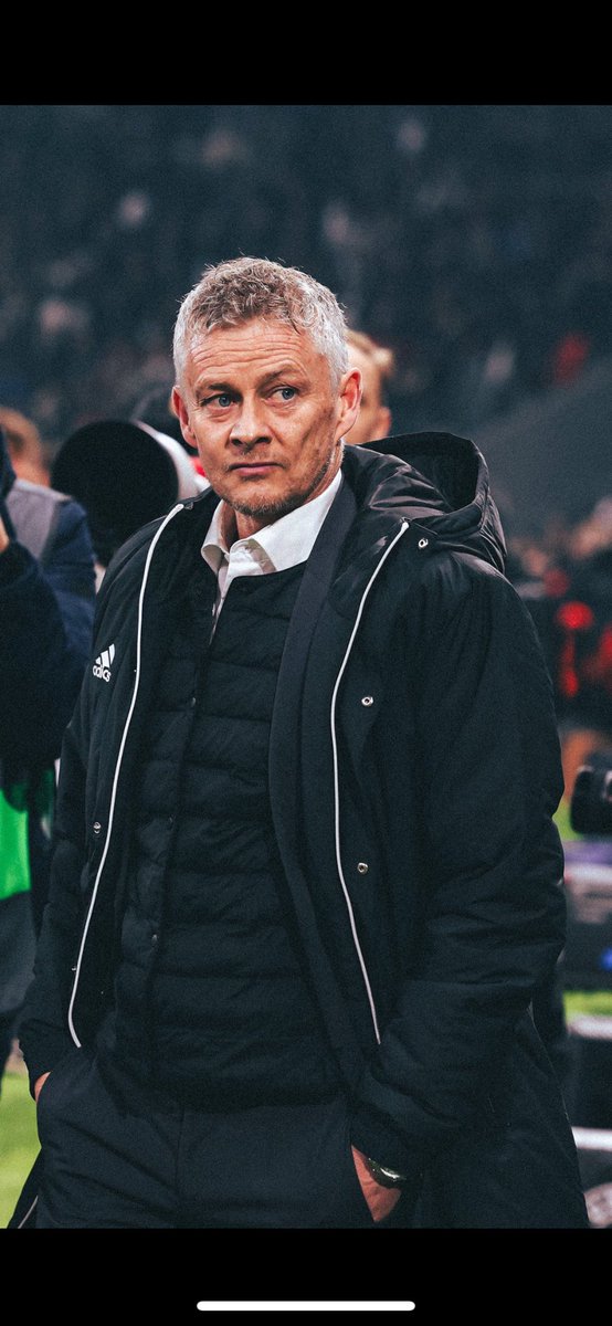 bu sezon hic bi takımdan 4 gol yememis avrupa liginde ise sadece 2 gol yemis takima 4 tane sapladı kral 🦅