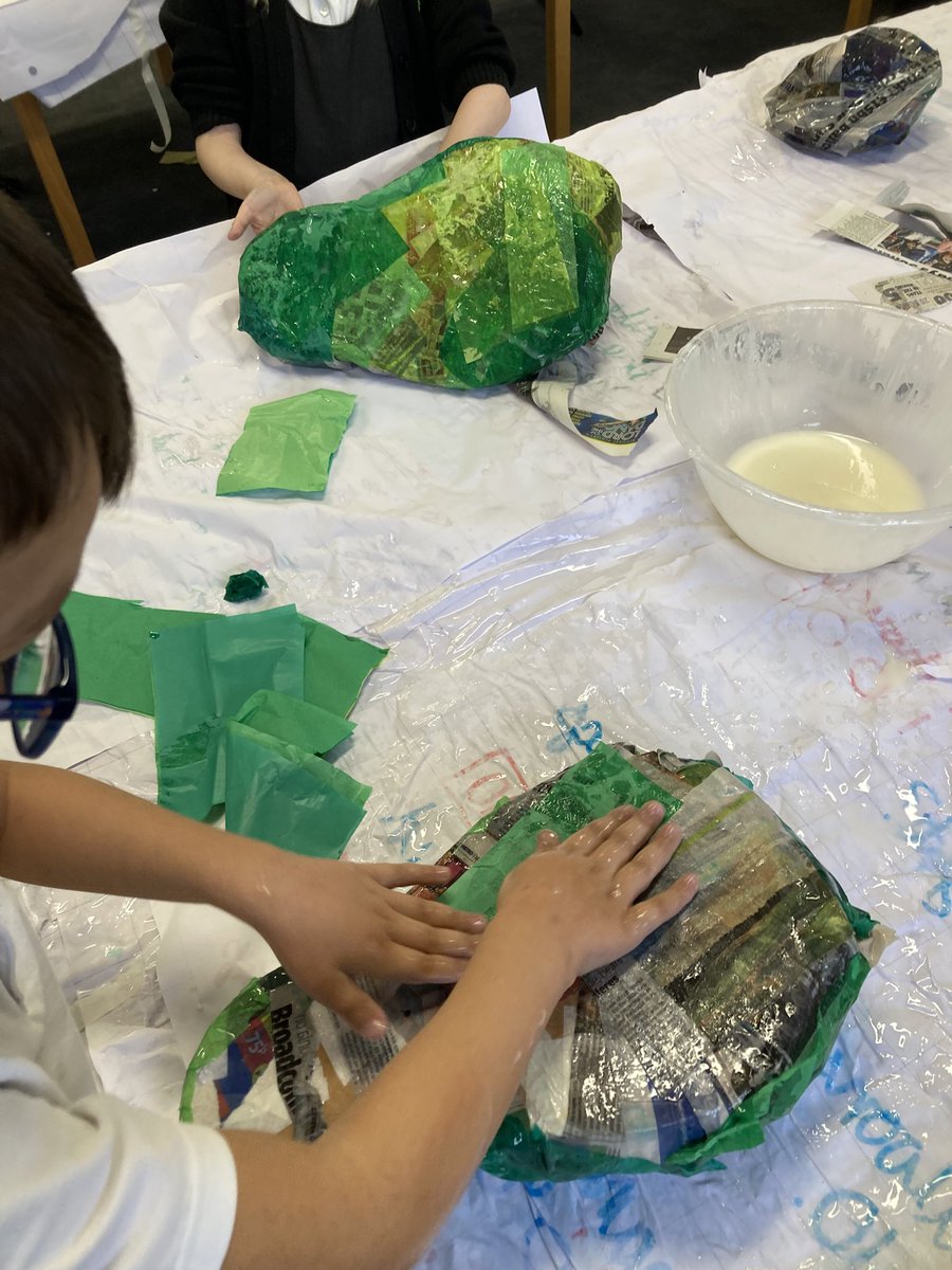 amyartworksedu's tweet photo. A corner of very exciting things 🙌 Our 3D whole school art project @WoodhillSch is coming along! Today I worked with KS1 to paint everything - great collaboration everyone. Looking forward to put this up next week! @IPAT_Edu https://t.co/cz7zkJ7uzF