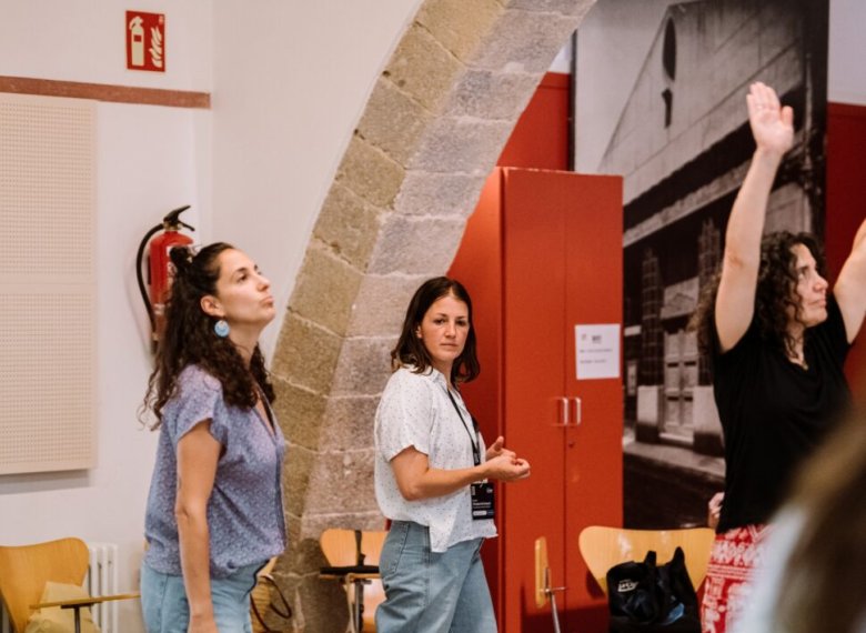 Fàbriques de Creació BCN (@fabcreaciobcn) on Twitter photo Queden dues sessions sobre transmissió entre pràctica artística i àmbit educatiu!
👉 Organitzades per <a href="/granerbcn/">Graner</a>, van dirigides a:
✔️ Docents interessats en eines i metodologies artístiques.
✔️ Artistes interessats en la pedagogia.
📅 12/2 i 27/2
➕info👇🏻
ajuntament.barcelona.cat/fabriquescreac… Queden dues sessions sobre transmissió entre pràctica artística i àmbit educatiu!
👉 Organitzades per <a href="/granerbcn/">Graner</a>, van dirigides a:
✔️ Docents interessats en eines i metodologies artístiques.
✔️ Artistes interessats en la pedagogia.
📅 12/2 i 27/2
➕info👇🏻
ajuntament.barcelona.cat/fabriquescreac…