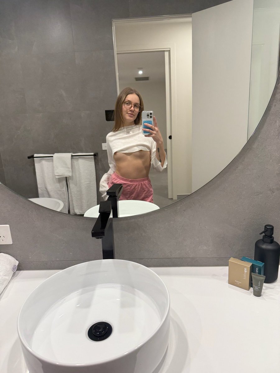 maidiibear's tweet photo. f*ck it, like &amp; say “me” for my nudies in your dm 🙈 https://t.co/puodEyDCMo