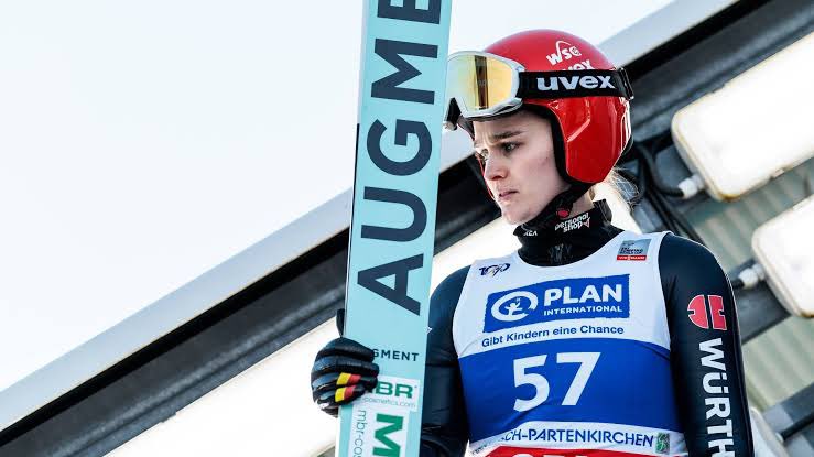 #Alemania | Recientemente se llevó a cabo el concurso de ski y snowboard Two Nights Tour en Gramisch - Partenkirchen que cuenta con la categoría femenil y masculina.

La ganadora de la categoría femenil en ski fue Selina Freitag quien recibió como premio un kit de higiene