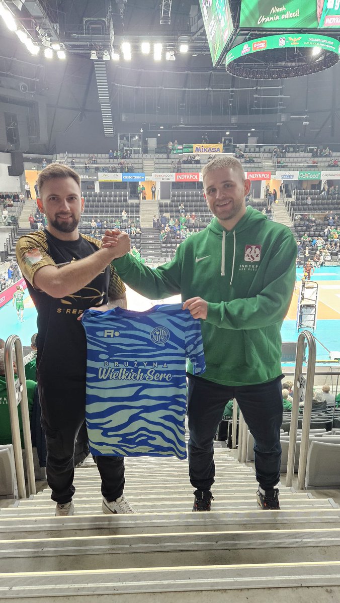 DruzynaWS's tweet photo. 🏐Jeden! 🏐Dwa!🏐 Trzy!💥

Takie okrzyki z trybun będą się niosły po Ostródzkiej hali OCSIR już w niedzielę!

Wzmocniamy nasz skład siatkarski! Witamy na pokładzie DWS, Patryka Turowskiego! Doskonale znanego olsztyńskiego sympatyka siatkówki, Prezesa SSPS @indykpolazs Olsztyn! https://t.co/oioCbvTtSC