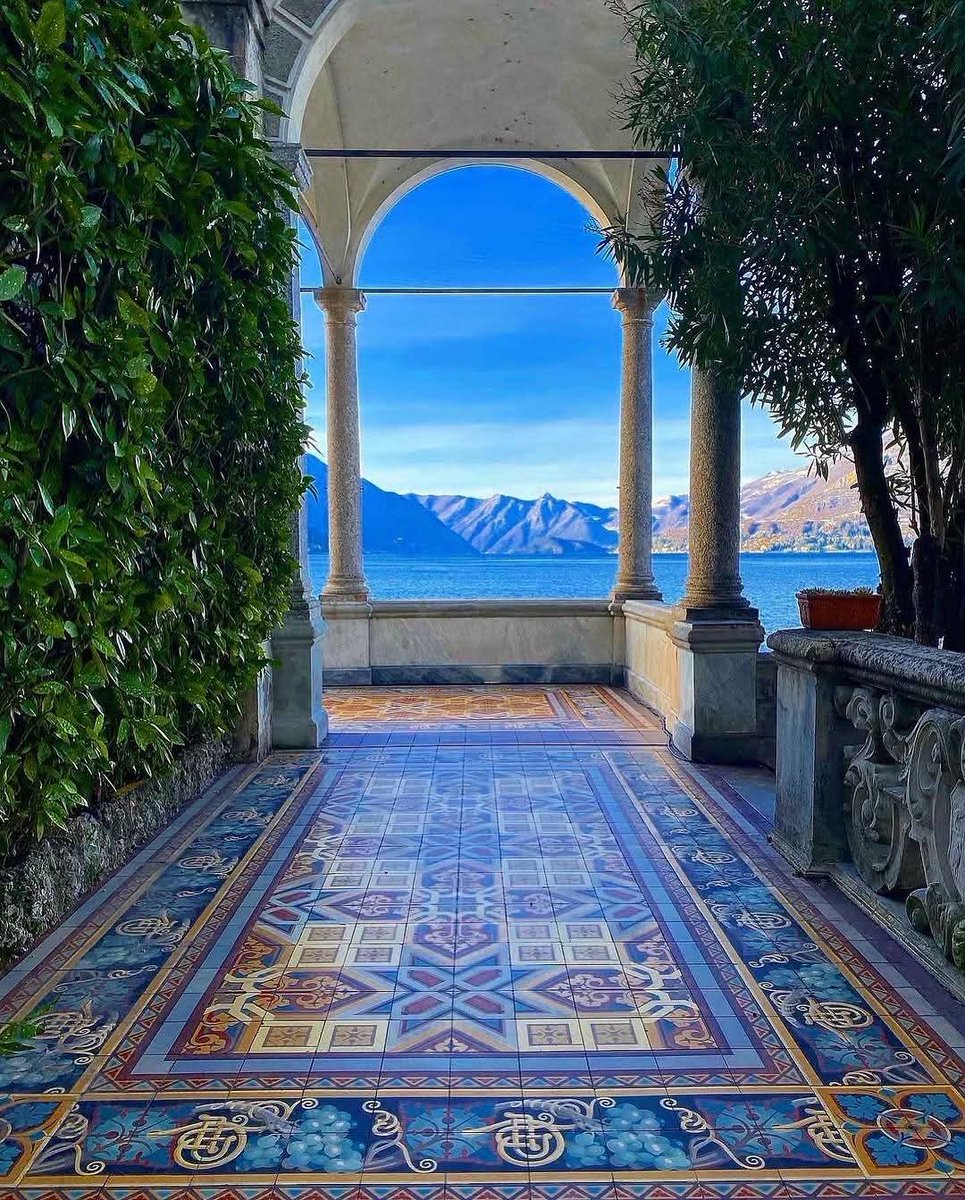 SecretsSavvy's tweet photo. 🌍The picturesque Lake Como in Italy is surrounded by mountains, elegant villas, and charming villages.❤️💛🧡 #LakeComo #TravelItaly #ExploreComo https://t.co/BctbYeJjCh