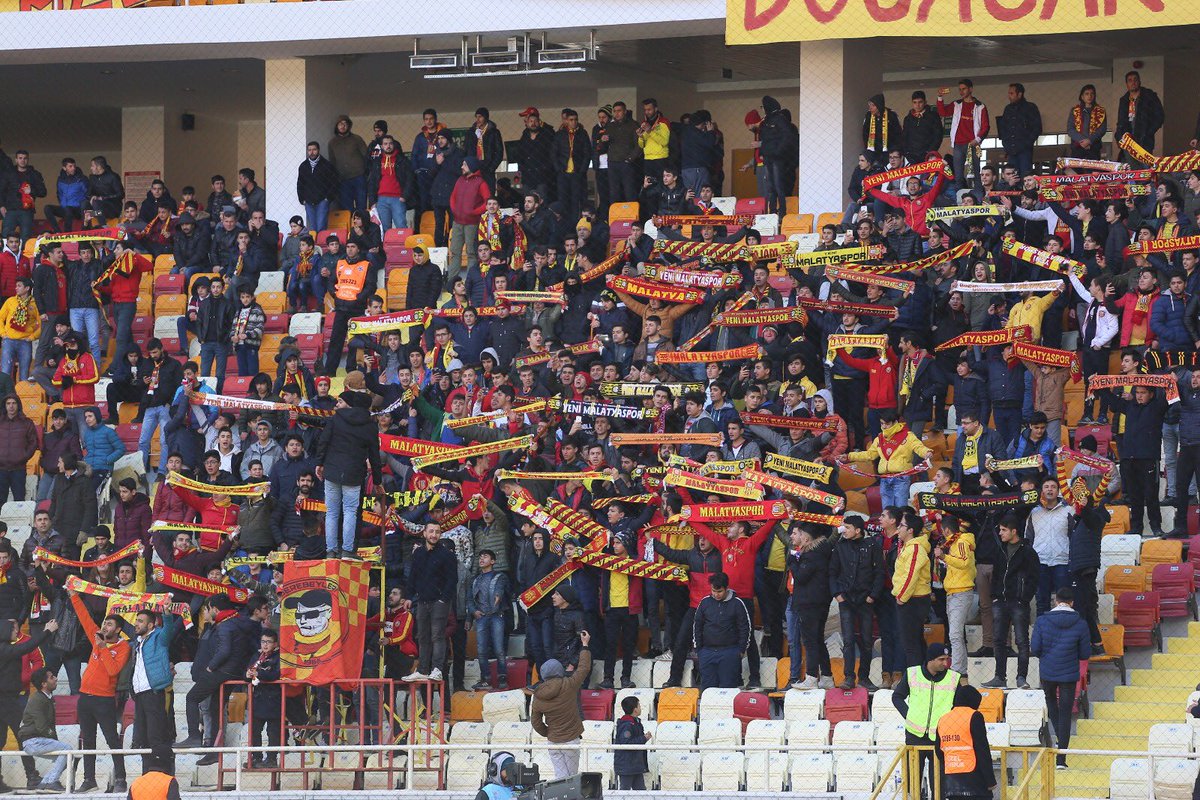 Yıkıldı koca şehir enkazlar altındayız, tutun ellerimizden nefessiz kalmaktayız.
#SahipsizMalatya