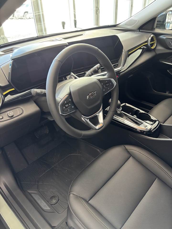 FoxChevrolet's tweet photo. Another happy customer at Fox Chevrolet Cadillac in this beautiful 2025 Chevrolet Trax Activ FWD with a 1.2L Turbo engine and 6-speed automatic transmission. 
Thank you, Majorie, for your valued business. Enjoy your new SUV!!

📸: Sales and Leasing Consultant Kent Fox https://t.co/KQFTH5X4O3