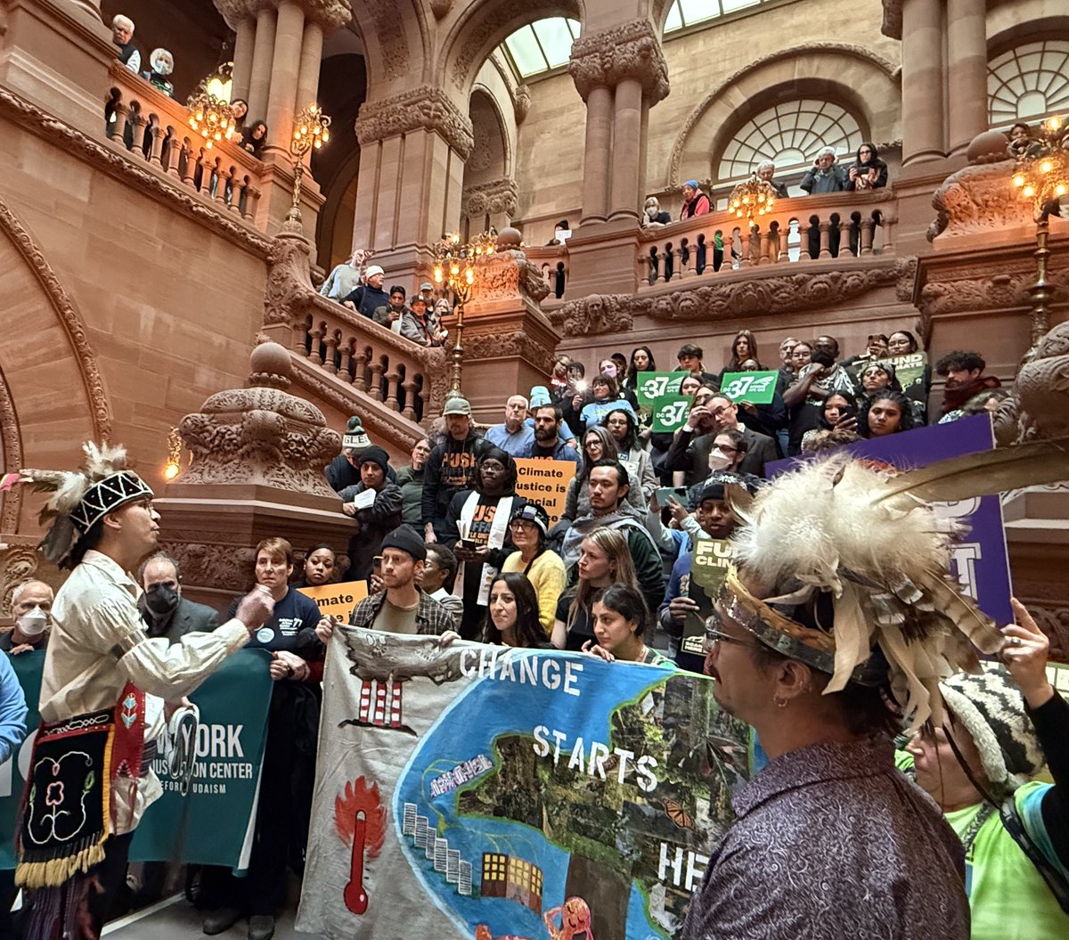 NYRenews's tweet image. “The plants and the animals don’t have a seat in this house, they need to have a seat in our hearts, in *your* hearts. We have to think of those who don’t have their own voice to protect our Earth.” —@brenamen26