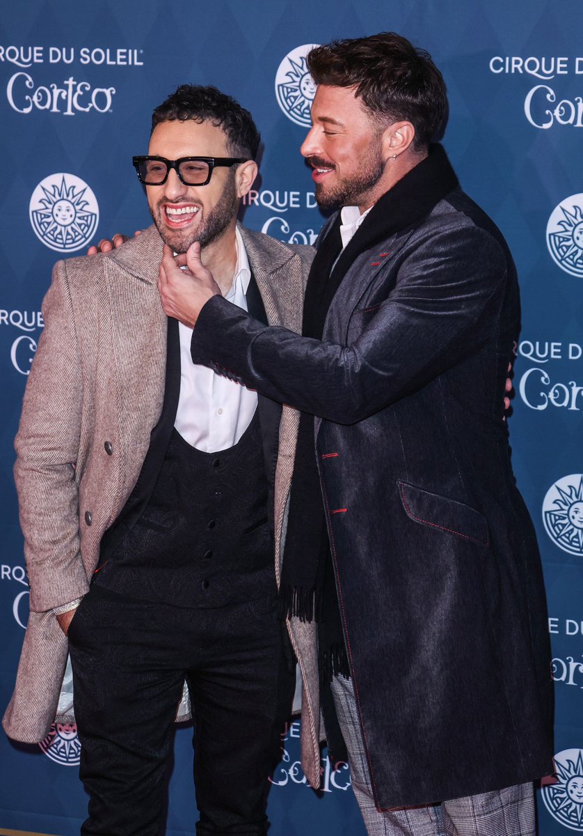 Caption this 👇

What are they possibly laughing at? Just two Blue boys, <a href="/MrDuncanJames/">Duncan James</a> and <a href="/AntonyCosta/">Antony Costa</a> at the #Corteo night for #CirqueDuSoleil, and don't they look good? 💙