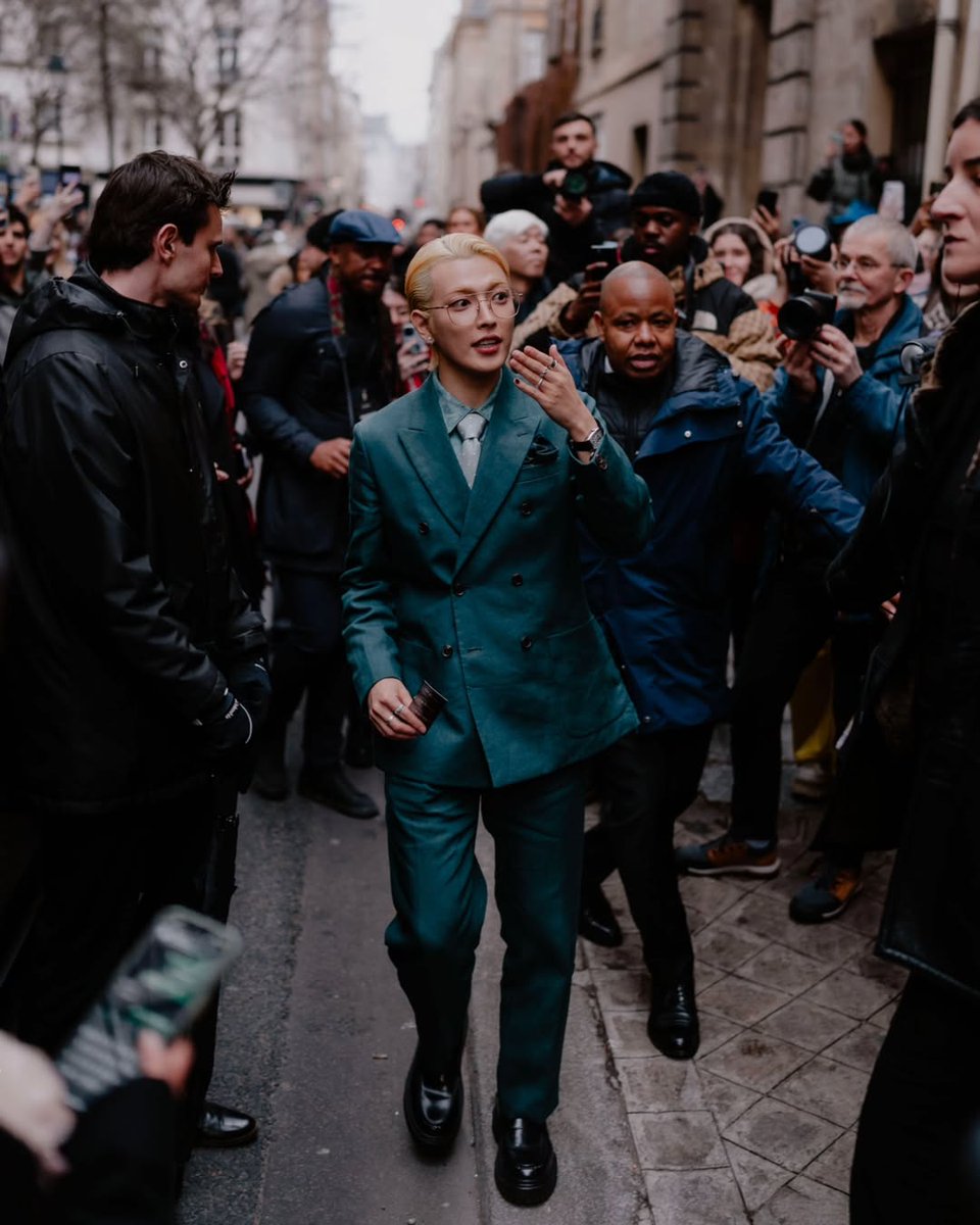 Hongjoong of ATEEZ attends the Paul Smith Autumn/Winter 2025 Menswear show at Paris Fashion Week.

#홍중 #HONGJOONG #PaulSmithAW25