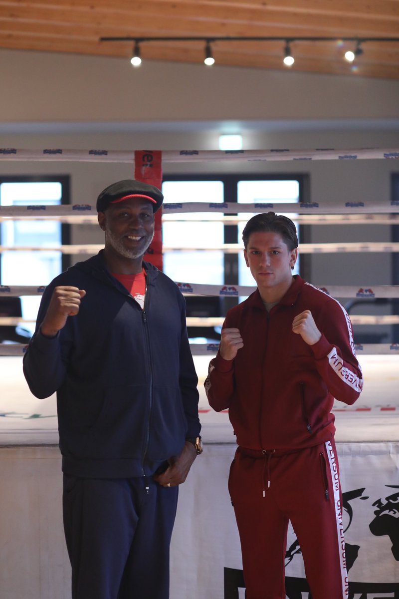 Universum Boxing tweet media