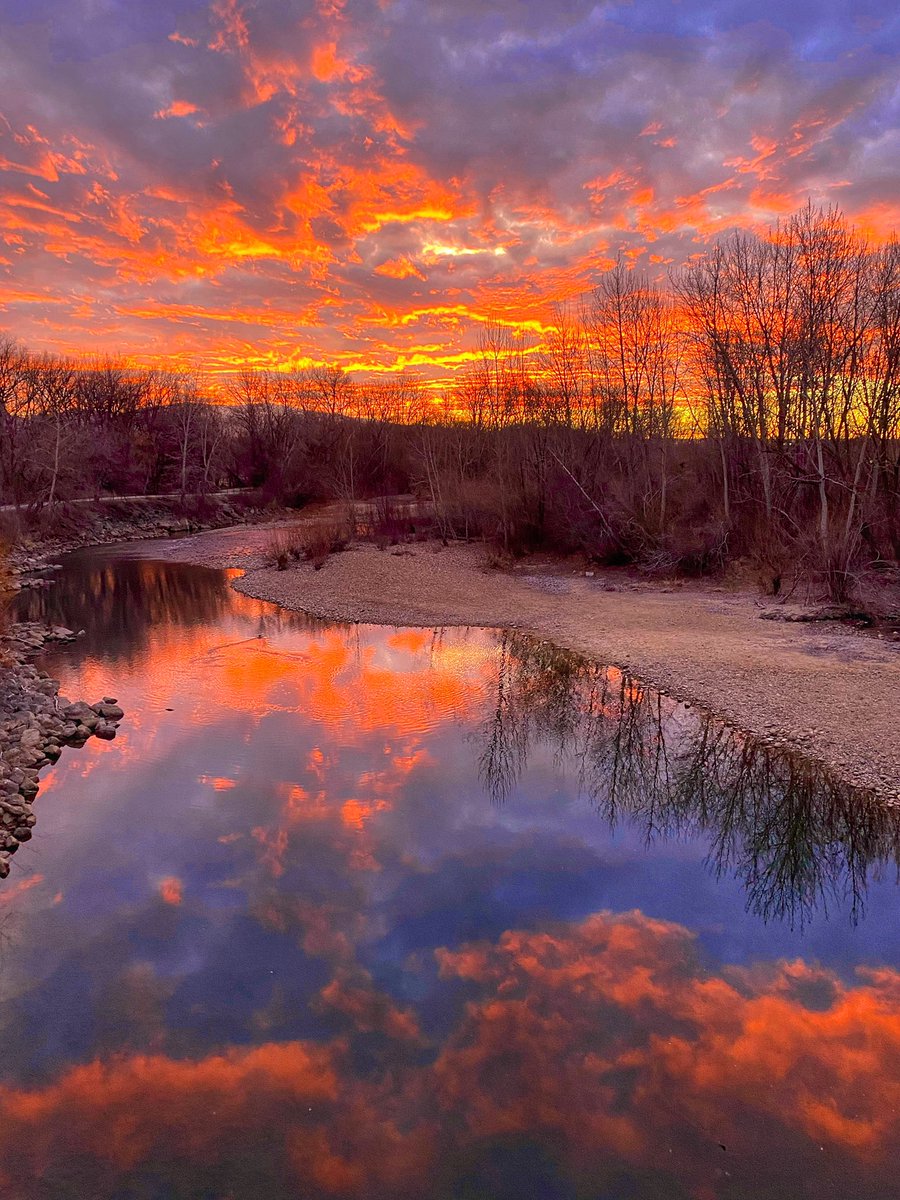 8ntmuch's tweet photo. Any cool reflections? https://t.co/RU4ROZnhYD