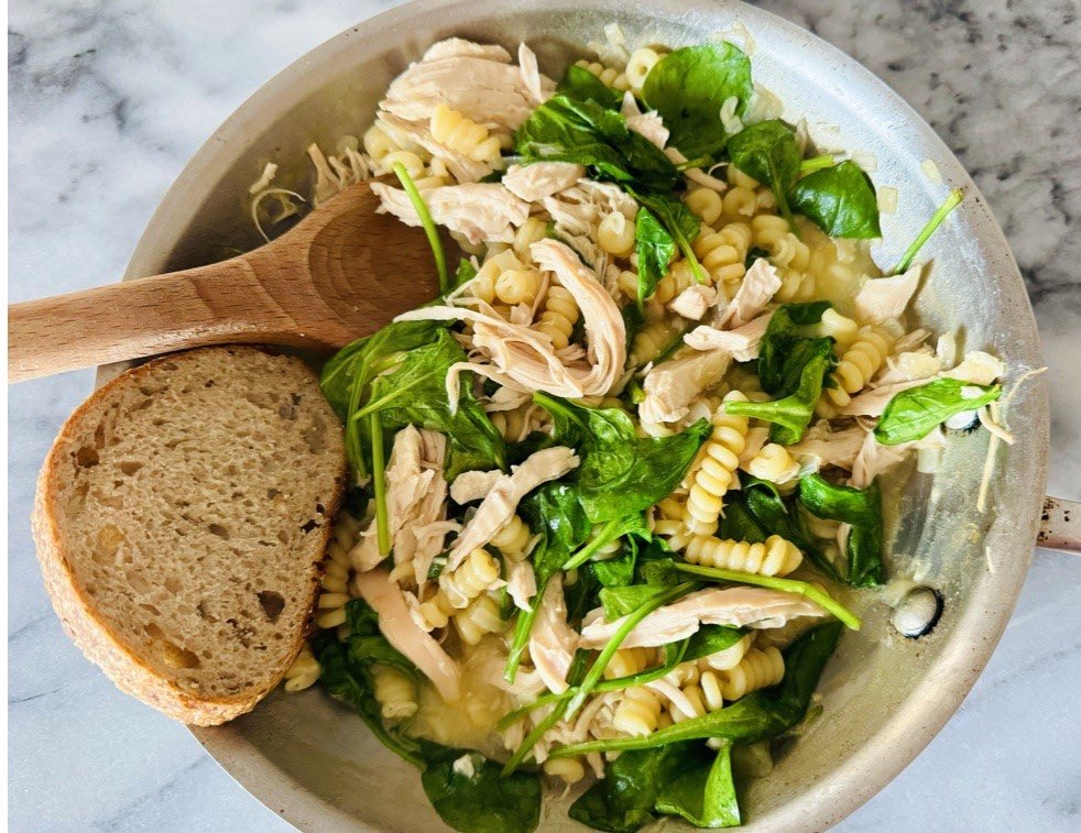 genabellrecipes's tweet photo. Skillet Chicken and Spinach Fusilli - one pan for a delicious complete meal. 

https://t.co/LFYK7BrbXH

#recipe #mealideas #onepandinner #pastadinner https://t.co/wB83Wgxpmb