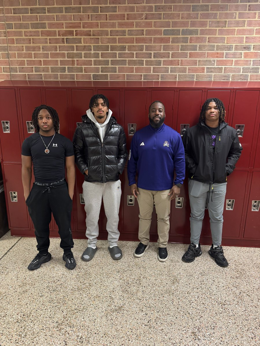 Gar-Field HS Football (@garfield_fb) on Twitter photo Shout out to <a href="/CoachT_Will/">Tarron Williams</a> & <a href="/ECUPiratesFB/">ECU Football</a> for stopping by and checking on our athletes! #onepack #nosheep 🔵🐺🔴 Shout out to <a href="/CoachT_Will/">Tarron Williams</a> & <a href="/ECUPiratesFB/">ECU Football</a> for stopping by and checking on our athletes! #onepack #nosheep 🔵🐺🔴