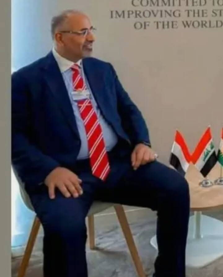 هذا المعتوه لديه انفصام في الشخصية يشارك في منتدى دافوس بصفته نائبًا لرئيس مجلس
الرئاسة للجمهوريه اليمنية الموحده ثم يخرج بتصريح أحمق لوكالة رويترز يقول: "لم نعد نقبل بالوحدة اليمنية"! طيب يا مصروع لماذا تقبل بمنصب نائب رئيس ؟؟! #سقطرى_تناديكم