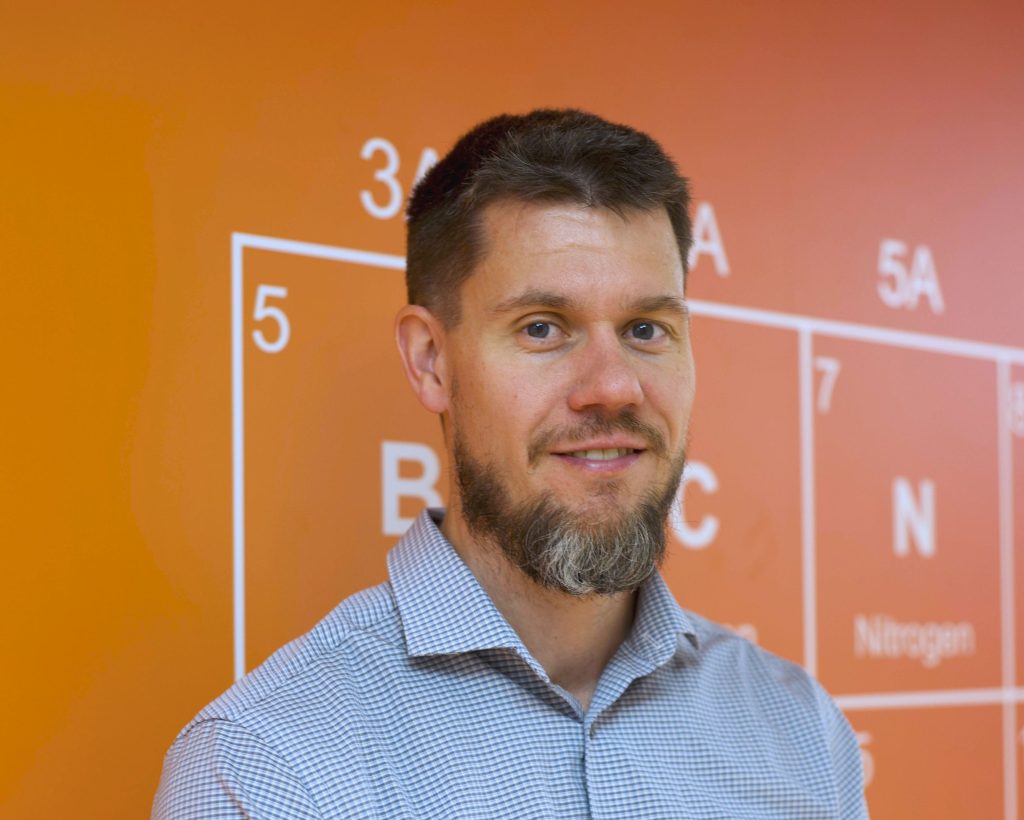 Congrats to GlycoNet Investigator, Dr. Matthew Macauley from @Ualberta, the 2025 X-Chem Research Excellence Award winner! His work on Siglec-glycan interactions is advancing immune system research.

Read more: canadianglycomics.ca/glyconet-inves…

#glycotime #Glycoimmunology #Immunology